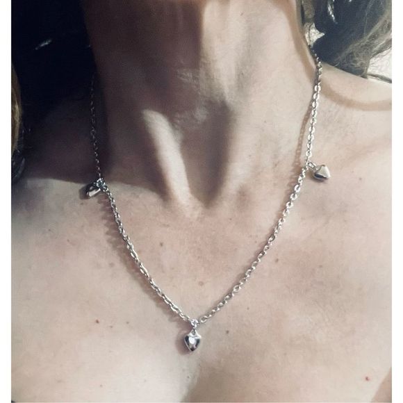 Pretty MINIMALIST BOHO SILVER HEART CHOKER - Picture 1 of 6